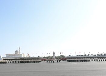 الجيش السلطاني العُماني يحتفل بتخريج دورة الضباط المرشحين والضباط الجامعيين
