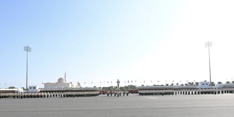 الجيش السلطاني العُماني يحتفل بتخريج دورة الضباط المرشحين والضباط الجامعيين