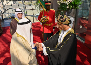 سمو السّيد فهد يصل الكويت لترؤس وفد سلطنة عُمان في مؤتمر القمة الخليجية الـ 45