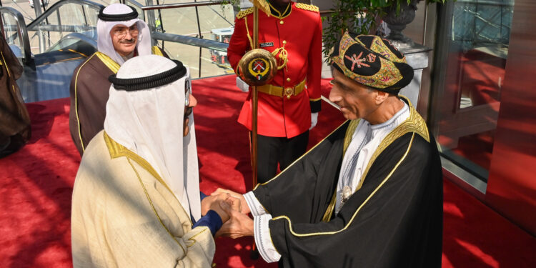 سمو السّيد فهد يصل الكويت لترؤس وفد سلطنة عُمان في مؤتمر القمة الخليجية الـ 45