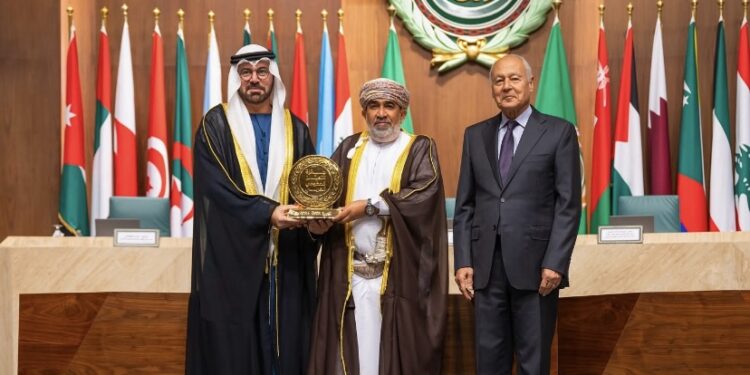 سلطنة عمان تفوز بجائزتين في النسخة الثالثة من “جائزة التميز الحكومي العربي”