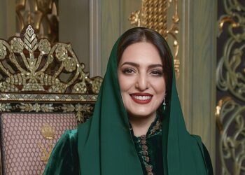 السّيدة الجليلة في مقدّمة مستقبلي السّيدة انتصار السيسي