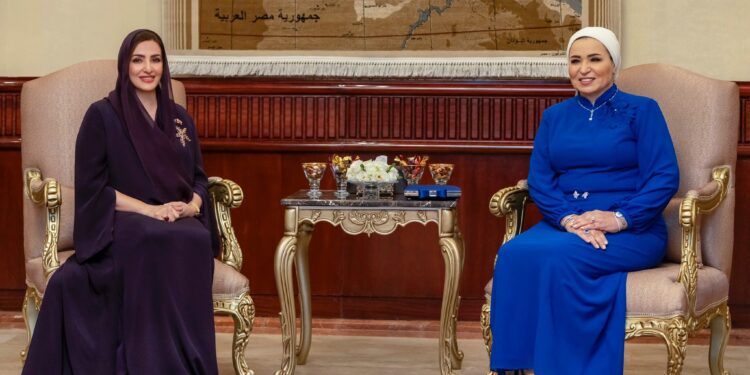 السّيدة الجليلة و السيدة انتصار السيسي تعقدان لقاءً وديًّا بقصر العلم العامر 1 السّيدة الجليلة و السيدة انتصار السيسي تعقدان لقاءً وديًّا بقصر العلم العامر