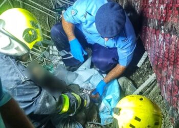 وفاة شخص وإصابة 3 آخرين بإنهيار مبنى قيد الإنشاء في ⁧‫صلالة‬⁩