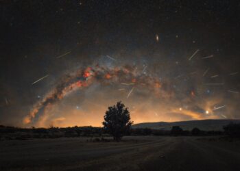 سماءُ سلطنة عُمان تشهد تساقط زخات شهب التوأميات