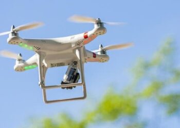 إصدار ترخيص لتسجيل وإدارة طائرات بدون طيار “الدرون”
