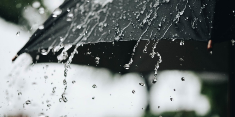 انخفاض ملحوظ في درجات الحرارة مصحوب بأمطار متفرقة