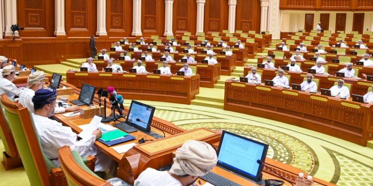 مجلسُ الشورى يناقش وزير العمل في "مبادرات التوظيف المؤقتة" 1 مجلسُ الشورى يناقش وزير العمل في “مبادرات التوظيف المؤقتة”