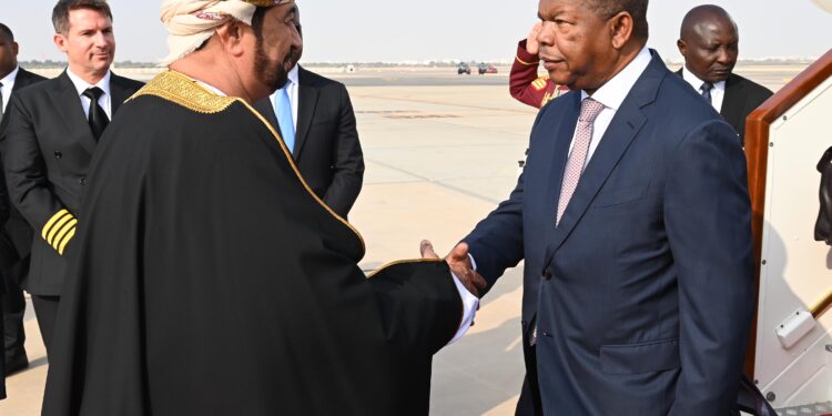الرئيس الأنجولي يفد إلى سلطنة عمان
