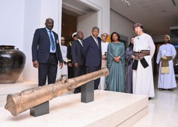 رئيس جمهورية أنجولا وحرمه يزُوران المتحف الوطني