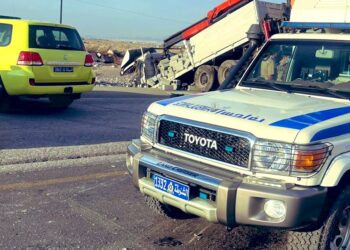 وفاة شخصين وإصابة 9 آخرين في حادث اصطدام حافلة بشاحنة في بركة الموز