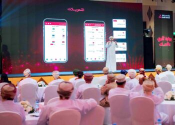 في نزوى .. بنك مسقط يواصل تنظيم حملة التعريف بالخدمات المصرفية عبر الانترنت والهاتف النقّال
