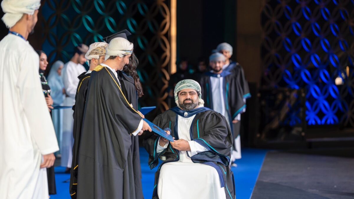 “جامعة مسقط” تحتفي بتخريج الفوج السنوي الرابع 4 516da077 3057 4cf1 9f05 2d80ef1a4f25