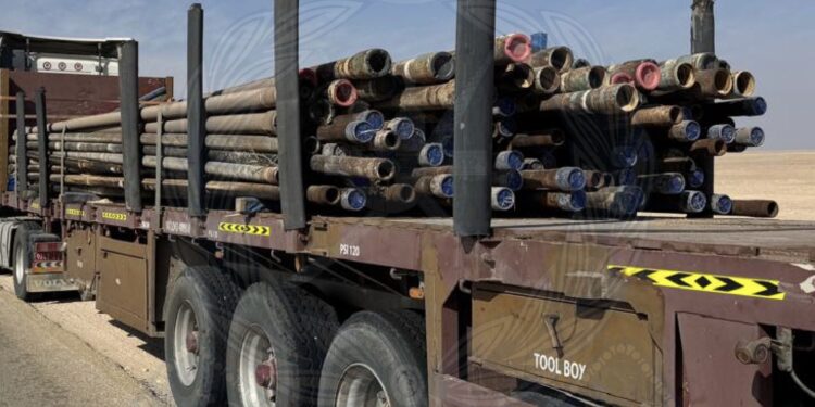 القبض على 4 أشخاص سرقوا أنابيب معدنية من إحدى مناطق الامتياز