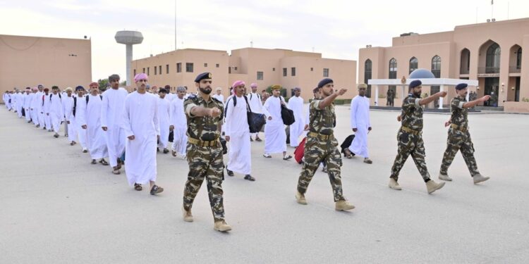 البحرية السلطانية العُمانية تستقبل دفعة من الجنود المستجدين 1 البحرية السلطانية العُمانية تستقبل دفعة من الجنود المستجدين