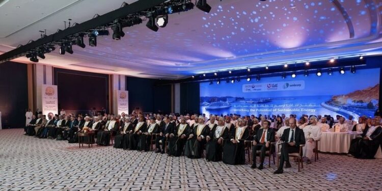 سمو السيّد بلعرب يفتتح محطتي منح 1 ومنح 2 أكبر محطات الطاقة الشمسية في سلطنة عُمان 1 سمو السيّد بلعرب يفتتح محطتي منح 1 ومنح 2 أكبر محطات الطاقة الشمسية في سلطنة عُمان