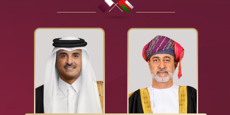 جلالة السلطان المعظم في مقدمة مستقبلي أمير دولة قطر