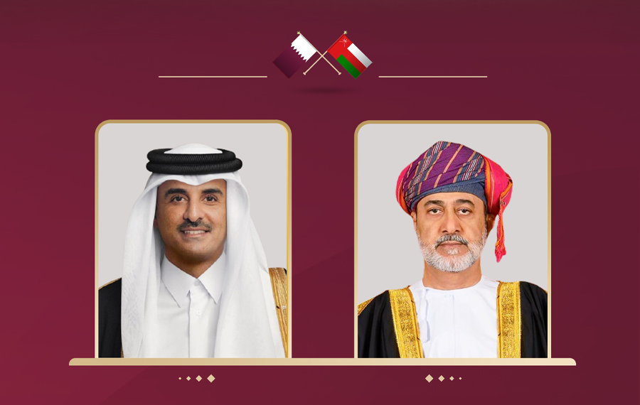 جلالة السلطان المعظم في مقدمة مستقبلي أمير دولة قطر