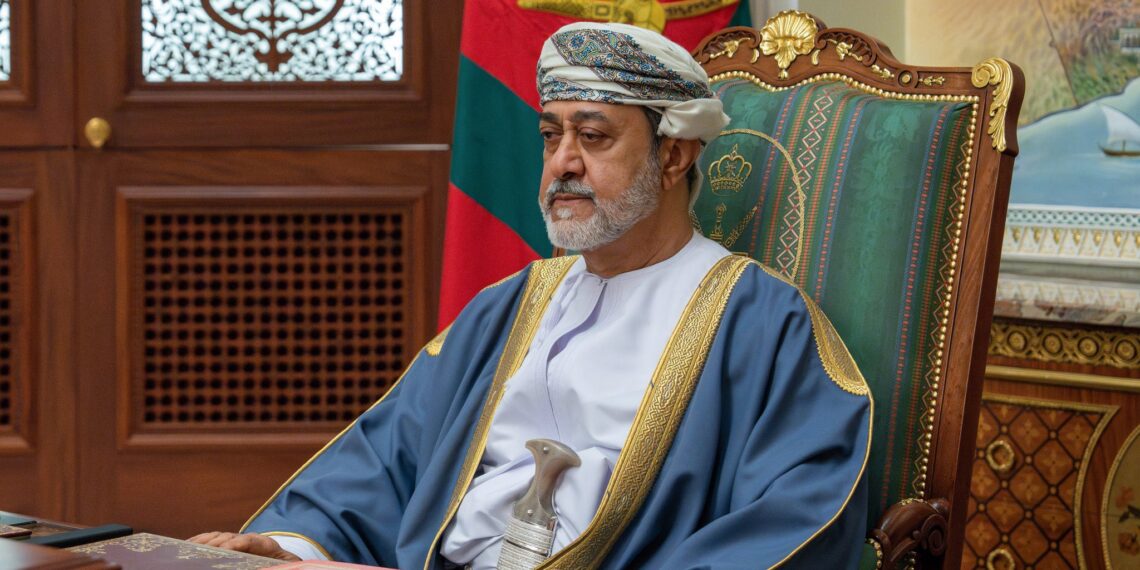 جلالة السلطان يترأس اجتماع مجلس الوزراء بقصر البركة العامر