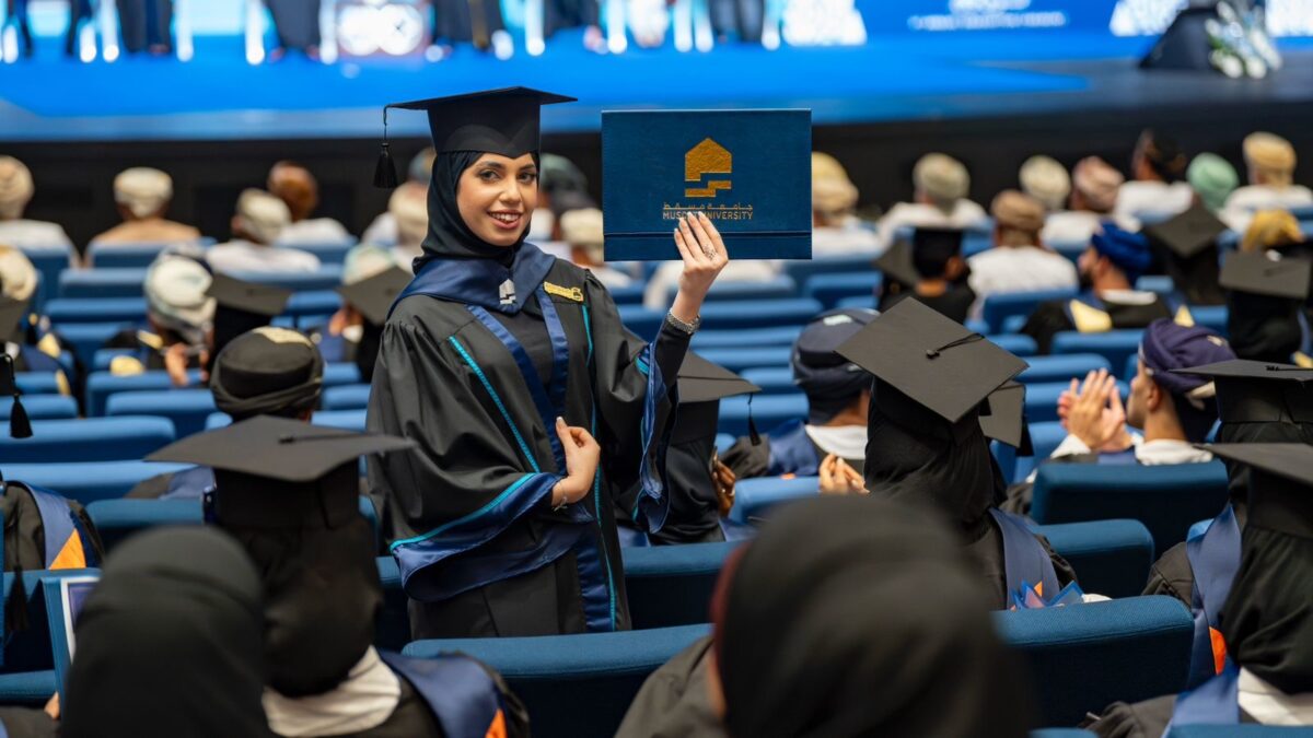 “جامعة مسقط” تحتفي بتخريج الفوج السنوي الرابع 6 da6a86d5 7828 4665 84d8 345ee0b863fc