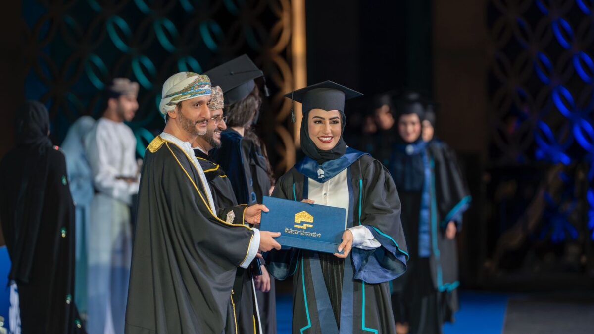 “جامعة مسقط” تحتفي بتخريج الفوج السنوي الرابع 5 dc3f4705 76f8 4129 80f3 c6011bd49205
