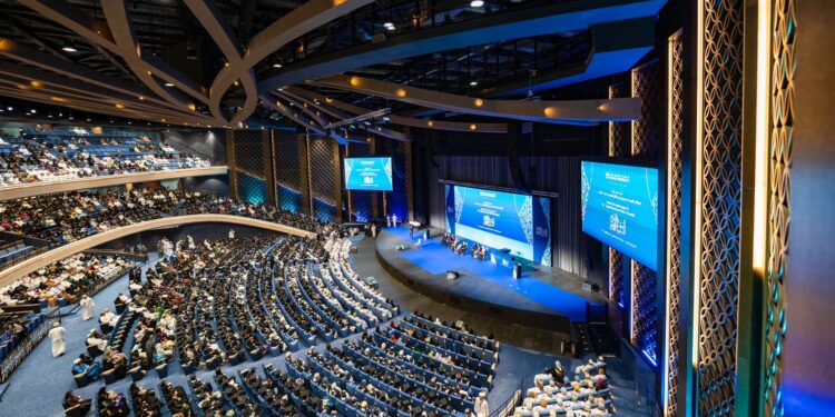 “جامعة مسقط” تحتفي بتخريج الفوج السنوي الرابع 1 “جامعة مسقط” تحتفي بتخريج الفوج السنوي الرابع