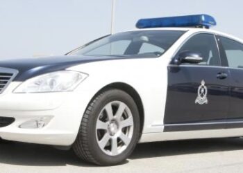 القبض على 3 أشخاص سرقوا أسلاك وكابلات كهربائية من مسجد قيد الإنشاء و 10 مواقع أخرى في مسقط