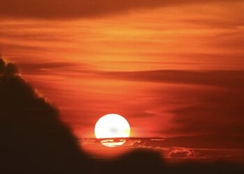 يوم توارى الشمس