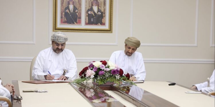 بنك التنمية يوقع اتفاقيات ومذكرات تعاون لتمويل مشروعات تنموية ومبادرات البستنة الاقتصادية في مسندم