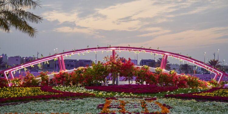 مهرجان الزهور الرابع بالواجهة البحرية في القطيف يشهد حضور أكثر من 80 ألف زائر خلال 6 أيام