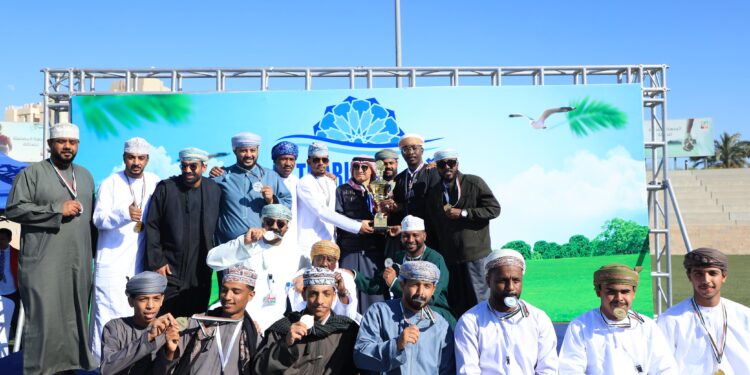 منتسبي أكاديمية الفهود يشاركون في اليوم المفتوح والتجوال في سوق المباركية