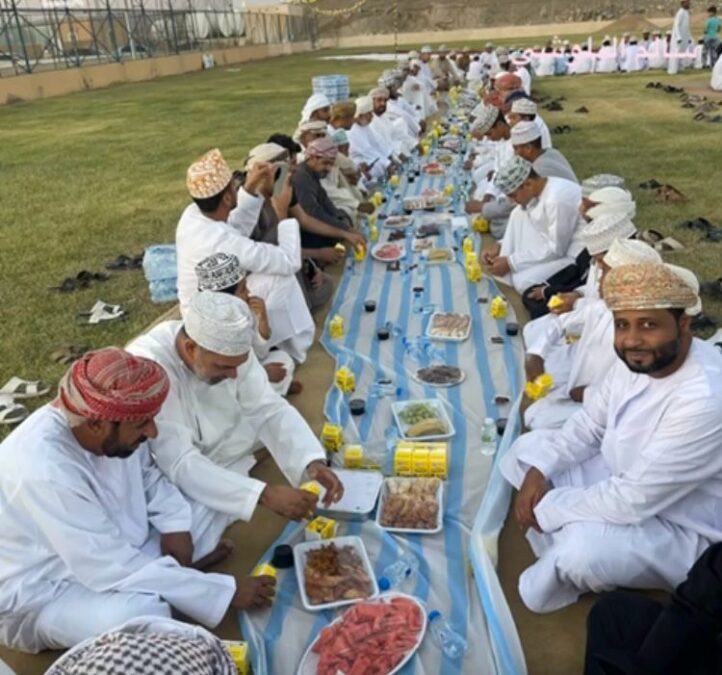 فريق التضامن بعبري ينظم إفطارًا جماعيًا .. ويفتتح ملعبه المعشب الجديد 7 133cc481 c72c 4e95 9678 3b364af70eaf