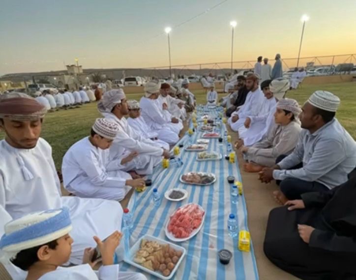 فريق التضامن بعبري ينظم إفطارًا جماعيًا .. ويفتتح ملعبه المعشب الجديد 6 189993a1 157e 4346 9f3c 198d1478d15b