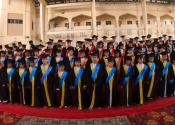 تكريم مجيدي مدرسة ثابت بن كعب للتعليم الأساسي بولاية السويق “90 من الأوائل و 57 من المعززين”