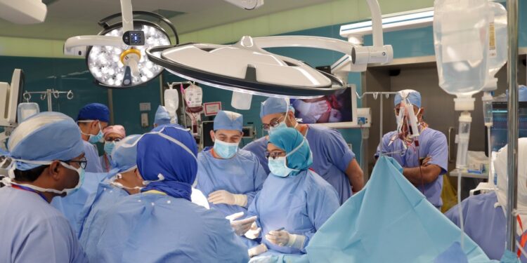 سلطنة عُمان تنجح في إجراء أول عملية فصل لتوأم سيامي 1 سلطنة عُمان تنجح في إجراء أول عملية فصل لتوأم سيامي