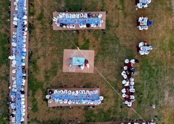 فريق التضامن بعبري ينظم إفطارًا جماعيًا .. ويفتتح ملعبه المعشب الجديد