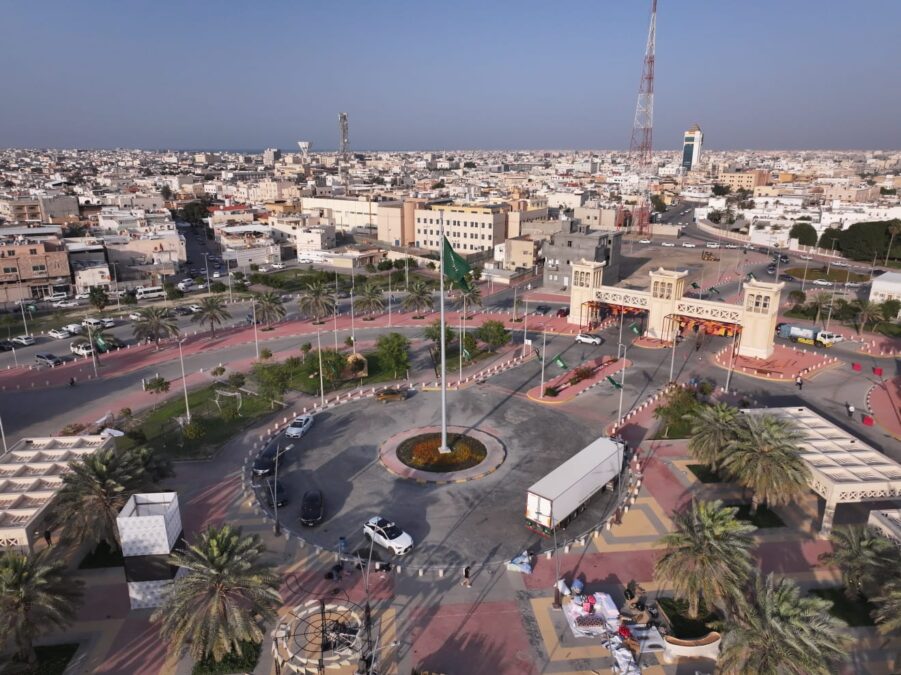 بلدية القطيف تدشن سارية “ميدان القلعة” بارتفاع 30 متراً تزامنا مع يوم العلم السعودي 2 ad767fa7 45d5 4b6f 87b7 438c9c3600a5