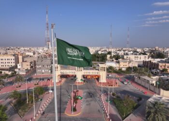 بلدية القطيف تدشن سارية “ميدان القلعة” بارتفاع 30 متراً تزامنا مع يوم العلم السعودي