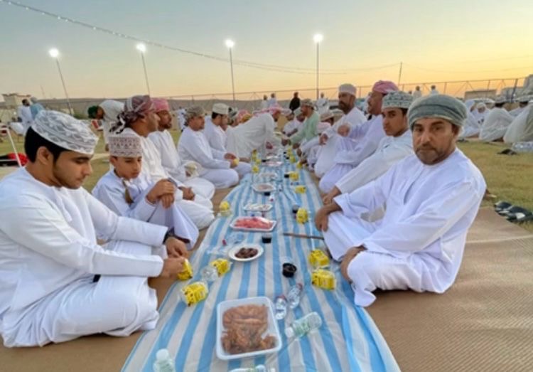 فريق التضامن بعبري ينظم إفطارًا جماعيًا .. ويفتتح ملعبه المعشب الجديد 5 c11f4fb1 8ae3 4488 a6cb 575f075762e1