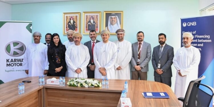 بنك قطر الوطني (فرع عُمان) وكروة للسيارات يوقعان اتفاقية تمويل استراتيجي بقيمة 43 مليون دولار أمريكي 1 بنك قطر الوطني (فرع عُمان) وكروة للسيارات يوقعان اتفاقية تمويل استراتيجي بقيمة 43 مليون دولار أمريكي