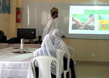 هيئة البيئة بشمال الشرقية تنظم محاضرة توعوية بعنوان “بيئتنا أمانة” بولاية بدية