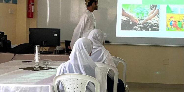 هيئة البيئة بشمال الشرقية تنظم محاضرة توعوية بعنوان “بيئتنا أمانة” بولاية بدية