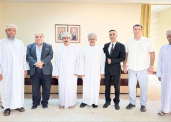 وفد إيراني يزور فرع غرفة تجارة وصناعة عمان بشمال الشرقية