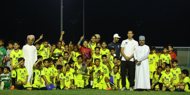 أكاديمية الفهود تنظم مهرجانًا كرويًا بملعب الشموخ