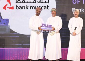 تطبيق بنك مسقط على الهاتف النقال الخيار الأفضل للزبائن في إنجاز معاملاتهم المصرفية