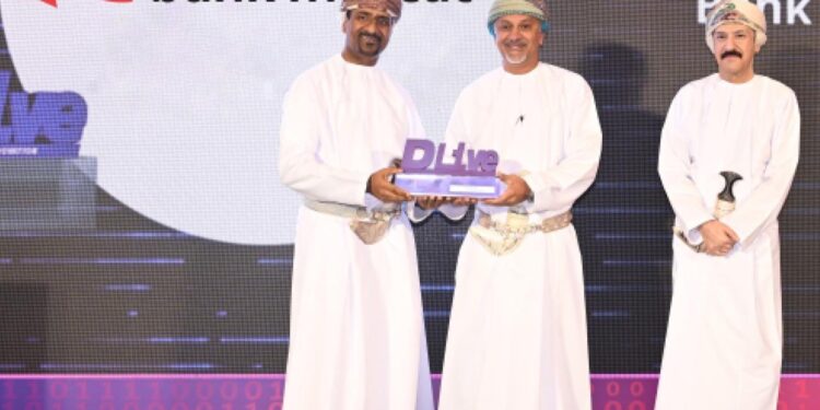Bank Muscat’s Mobile Banking Platform Recognized as Best Application for InitiatingTransactions 1 تطبيق بنك مسقط على الهاتف النقال الخيار الأفضل للزبائن في إنجاز معاملاتهم المصرفية