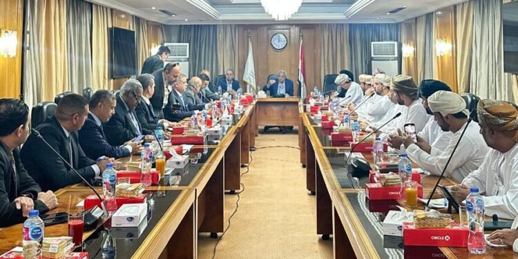 وفد رجال الأعمال العُماني يزور اتحاد الغرف التجارية المصرية لبحث سبل تعزيز التعاون الاستثماري