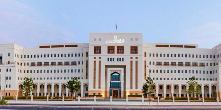 وزارة العمل تصدر تنبيهًا بتعديل إعلان وظائف رقم (م ٢ / ٢٠٢٥ )