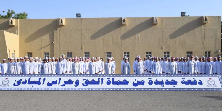 الشرطة تستقبل دفعة جديدة من المواطنين