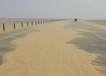 تنبيه بوجود تجمعات رملية على الطريق العام “أدم – هيماء”